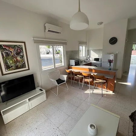 Themis Apartment *