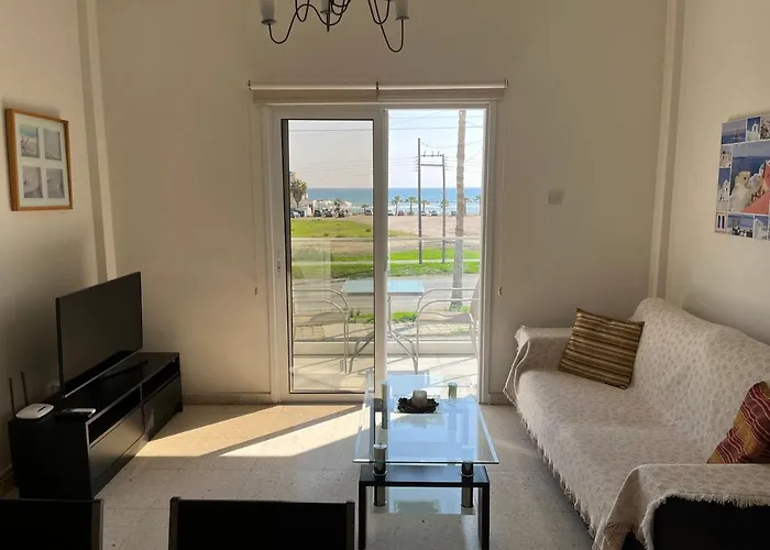 Themis Ларнака